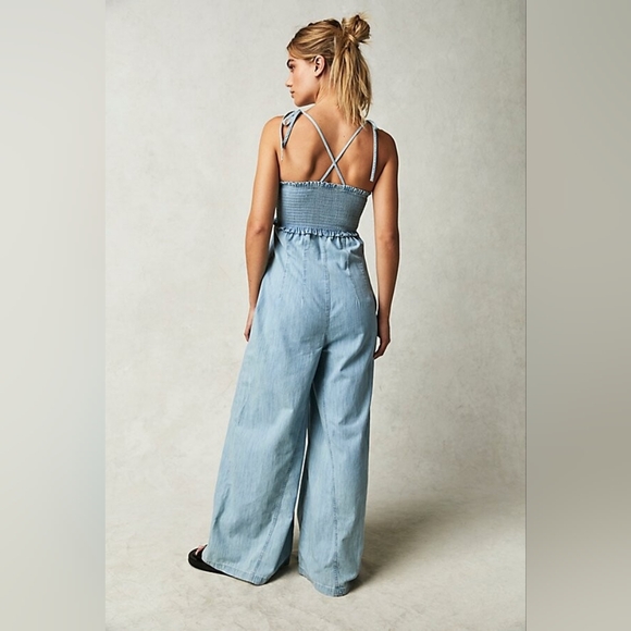 Free People We The Free Easy Does It Jumpsuit Chambray Blue Size Medium - Picture 3 of 3
